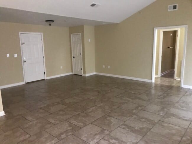 Building Photo - 632 Magnolia Dr
