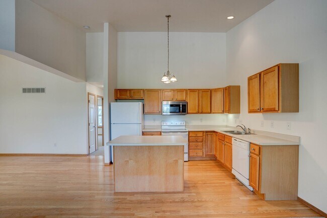 Building Photo - Woodridge Estates Townhomes