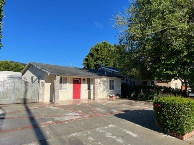 Primary Photo - 6515 Buffalo Ave