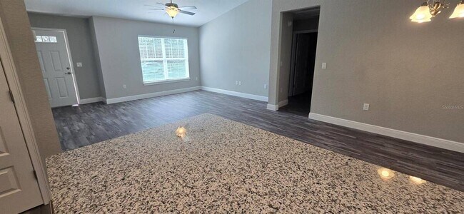 Foto del edificio - 217 Oak Ln Cir