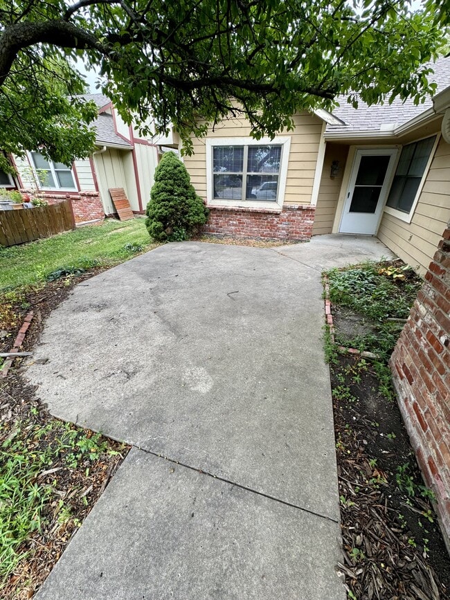Building Photo - 3806 Pinnacle Cir