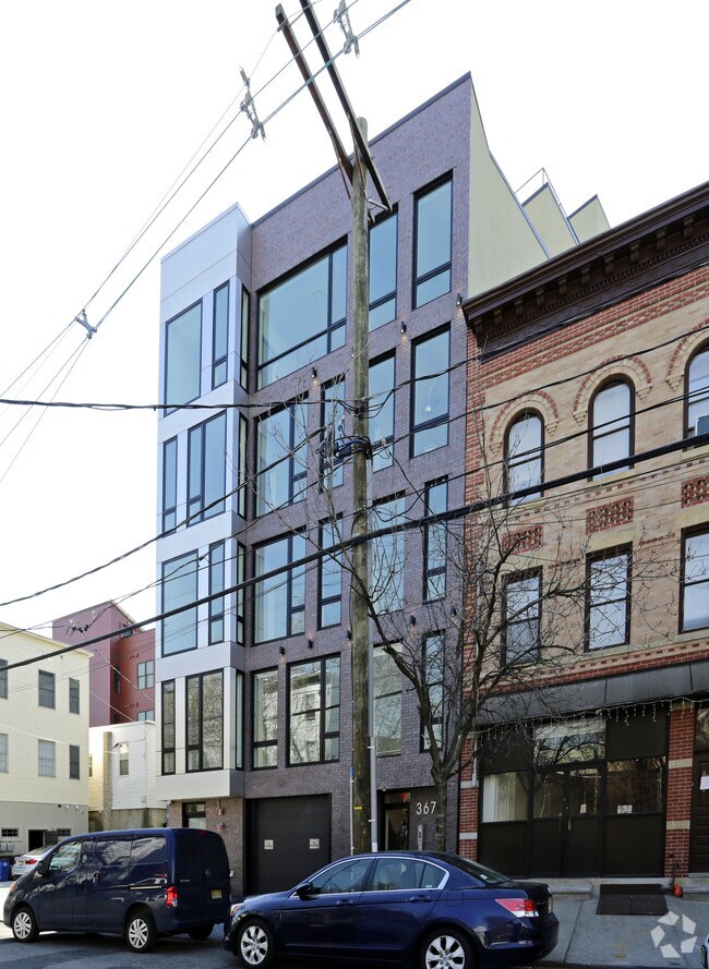 Building Photo - 367 3rd St