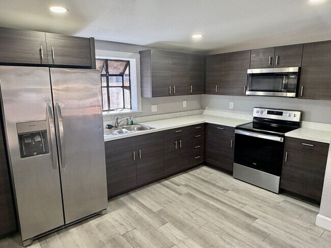 Foto del edificio - Fully Renovated and STUNNING 3 bedroom/1 bathroom home in Tampa!