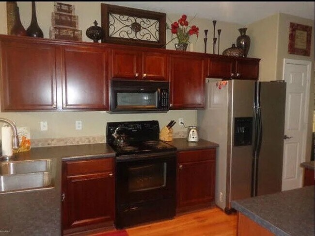 Building Photo - 14660 W Gelding Dr