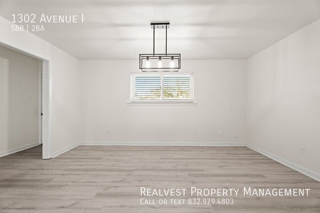 Building Photo - 1302 Avenue I