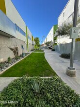 Building Photo - 1111 W University Dr