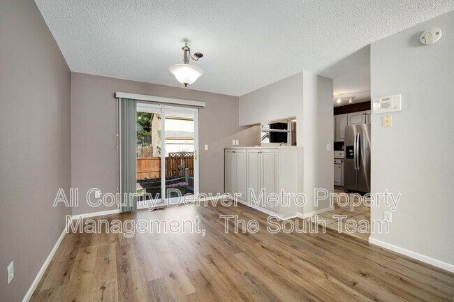 Foto del edificio - 4371 Malta St