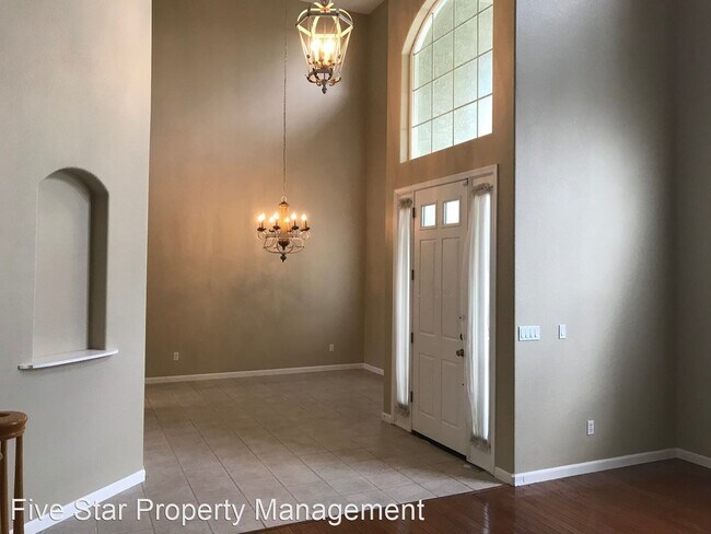 Building Photo - 4 br, 3 bath House - 4005 Corte Bella