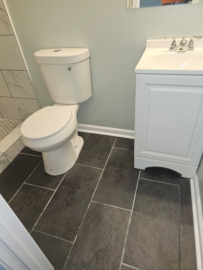 Building Photo - 2850 Montague Ave