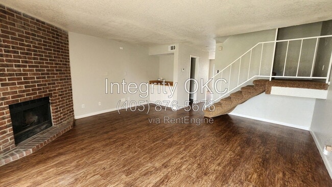 Building Photo - 1315 Eastgate Dr