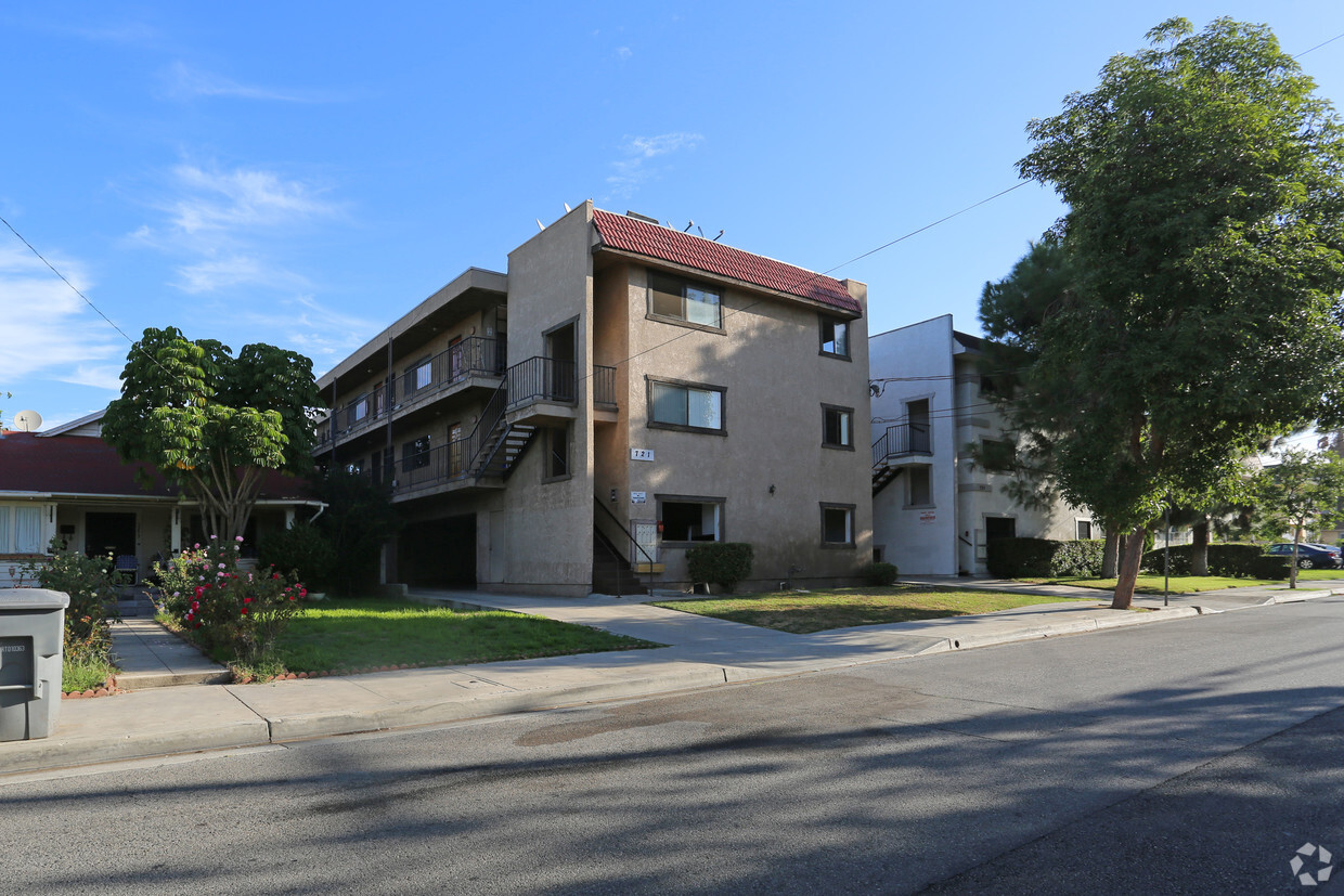 Primary Photo - 721 E Windsor Rd