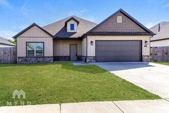 Building Photo - 1051 Pebble Pass