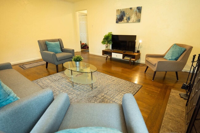 Foto del edificio - 240 E Hedding St