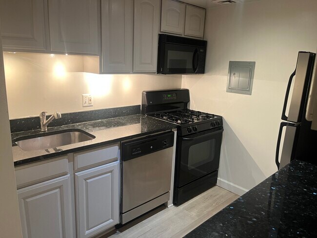 kitchen - 1280 21st St NW