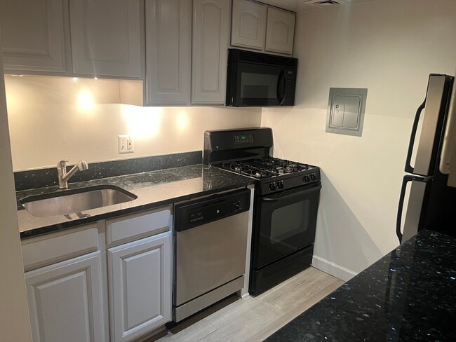 kitchen - 1280 21st St NW