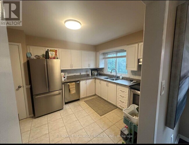 Building Photo - 689 Catalina Crescent