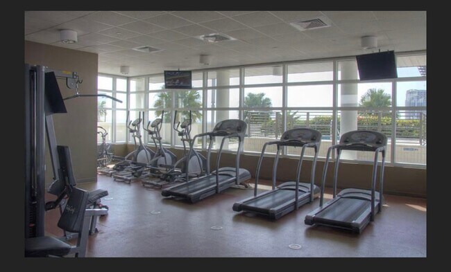 Foto del edificio - 1120 E Kennedy Blvd