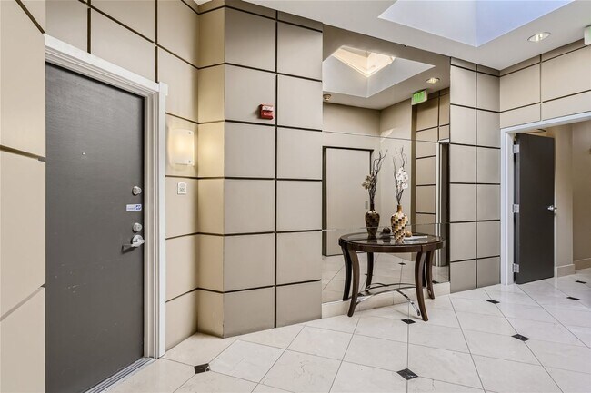Foto del edificio - Penthouse with Panoramic Views in Downtown...