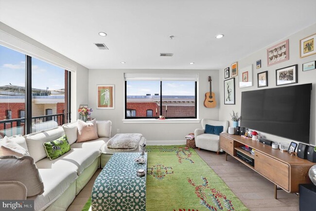 Building Photo - 1634 14th St NW