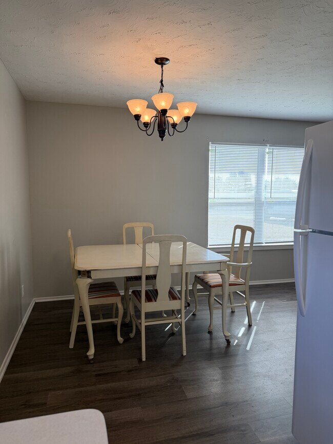 dining room - 2604 N Austin Ave