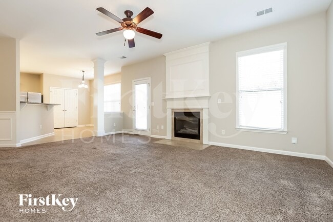 Foto del edificio - 855 Stonehaven Rd SW