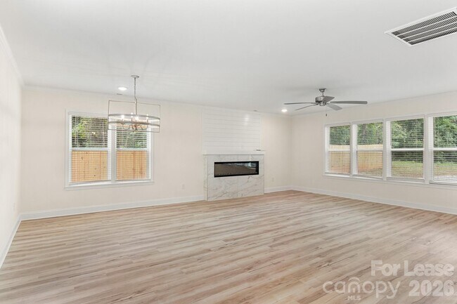 Foto del edificio - 116 Maple Grove Church Rd