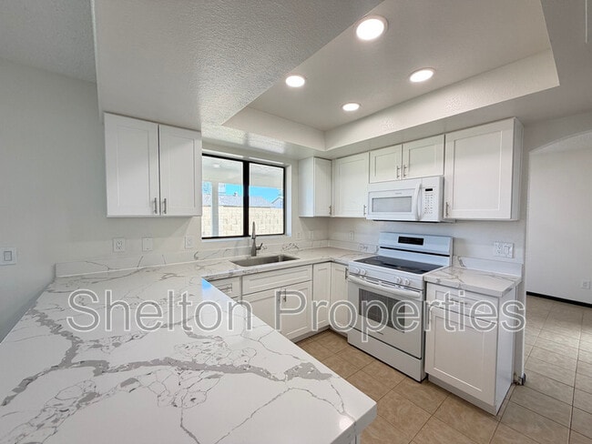 Building Photo - 5239 N 78th Dr