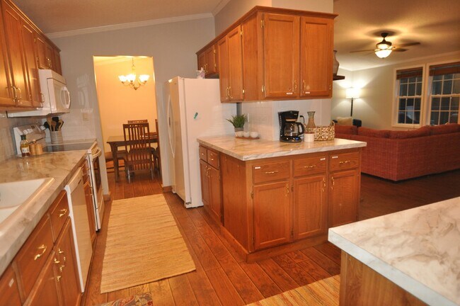 Building Photo - Furnished - Water and Electricity AVL - In...
