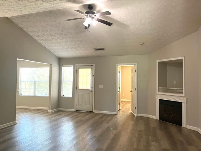 Building Photo - Great Location Near Fort Eisenhower