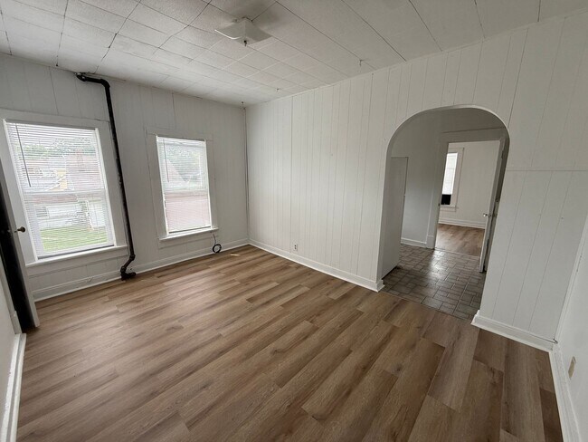 Foto del edificio - 1 bedroom, 1 bathroom Apartment! AUGUST 2026!