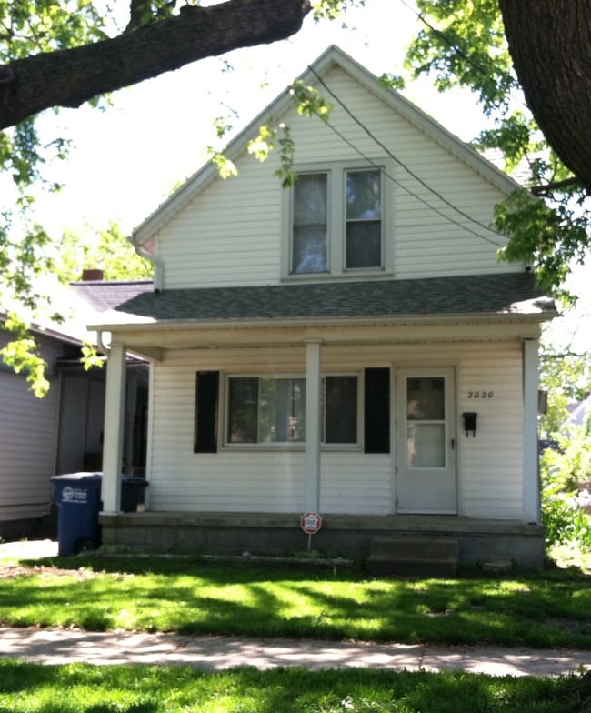 Building Photo - 804 Eleanor Ave