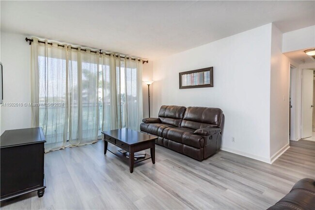 Building Photo - 3001 S Ocean Dr