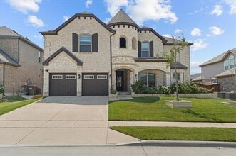 Building Photo - 3009 Lakeshore Dr