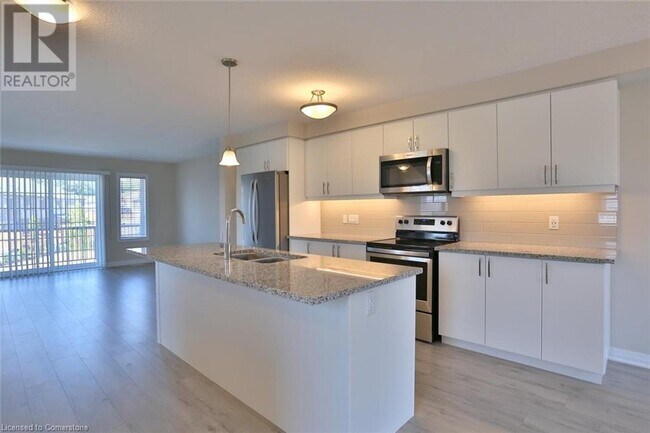 Building Photo - 172 S Creek Dr
