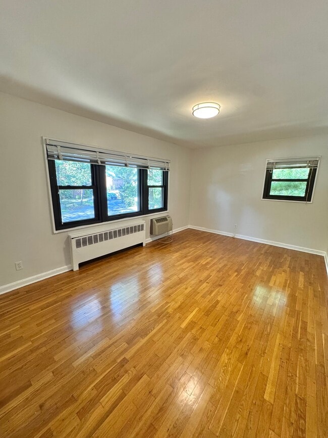 160 B10 primary on 1st level or 2nd living/office - Rye Village Apartments