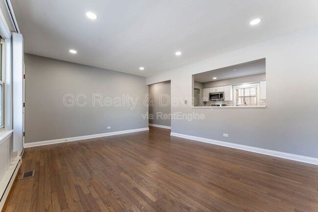 Building Photo - 390 Oak Ave