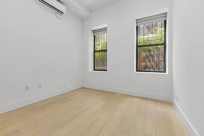 Building Photo - 245 Eldridge St