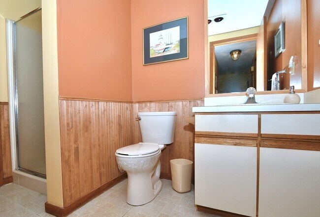 Building Photo - 16 Milford St