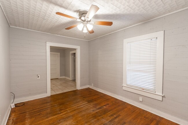 Building Photo - 104 S Beauregard St