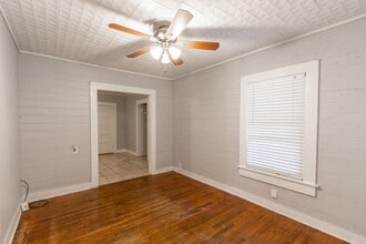 Building Photo - 104 S Beauregard St