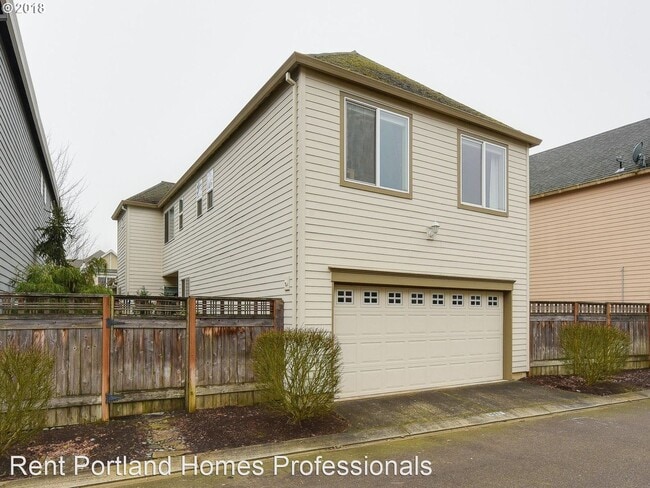 Building Photo - 3 br, 2.5 bath House - 1081 SE Leander Street