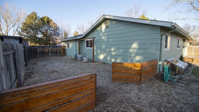 Building Photo - 1073 E Ironside Dr