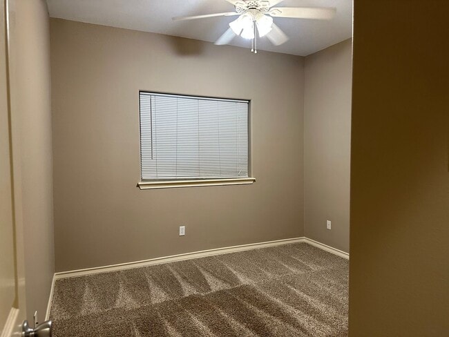 Building Photo - Ready for move in