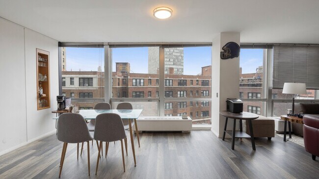 Foto del edificio - 2400 N Lakeview Ave