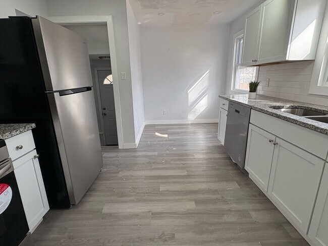 Building Photo - Charming 3 Bedroom Home in South Euclid