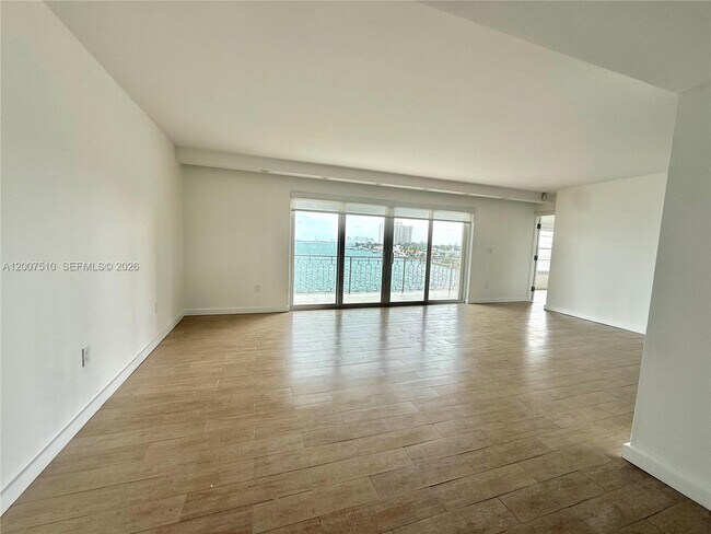 Foto del edificio - 11111 Biscayne Blvd