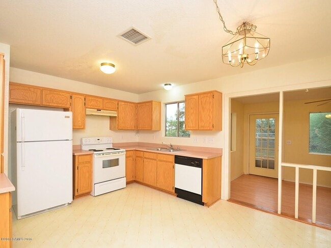 Building Photo - 113 Arrowhead Dr