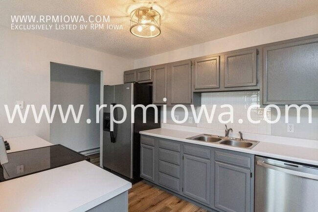 Building Photo - UPDATED FINISHES!! 2 Bedroom, 2 Bath Townh...