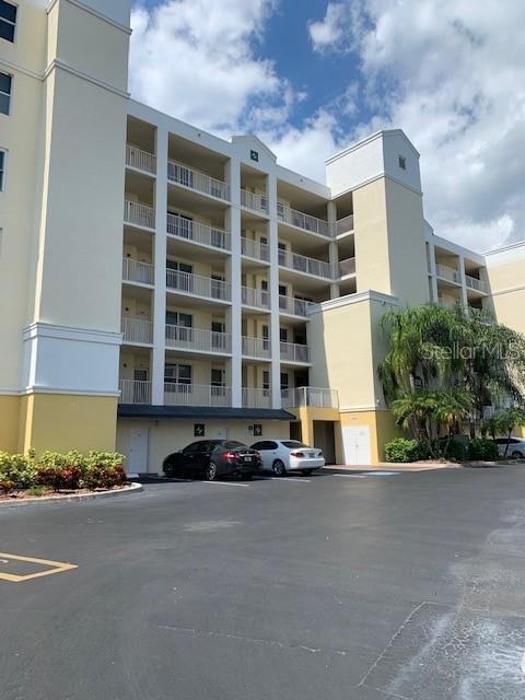 Foto del edificio - 1200 Country Club Dr