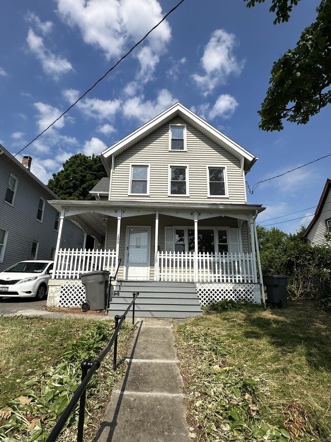 Photo - 153 Ward St (Naugatuck, CT) House